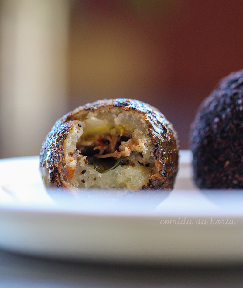 Bolinho de Marreco com ora-pro-nóbis